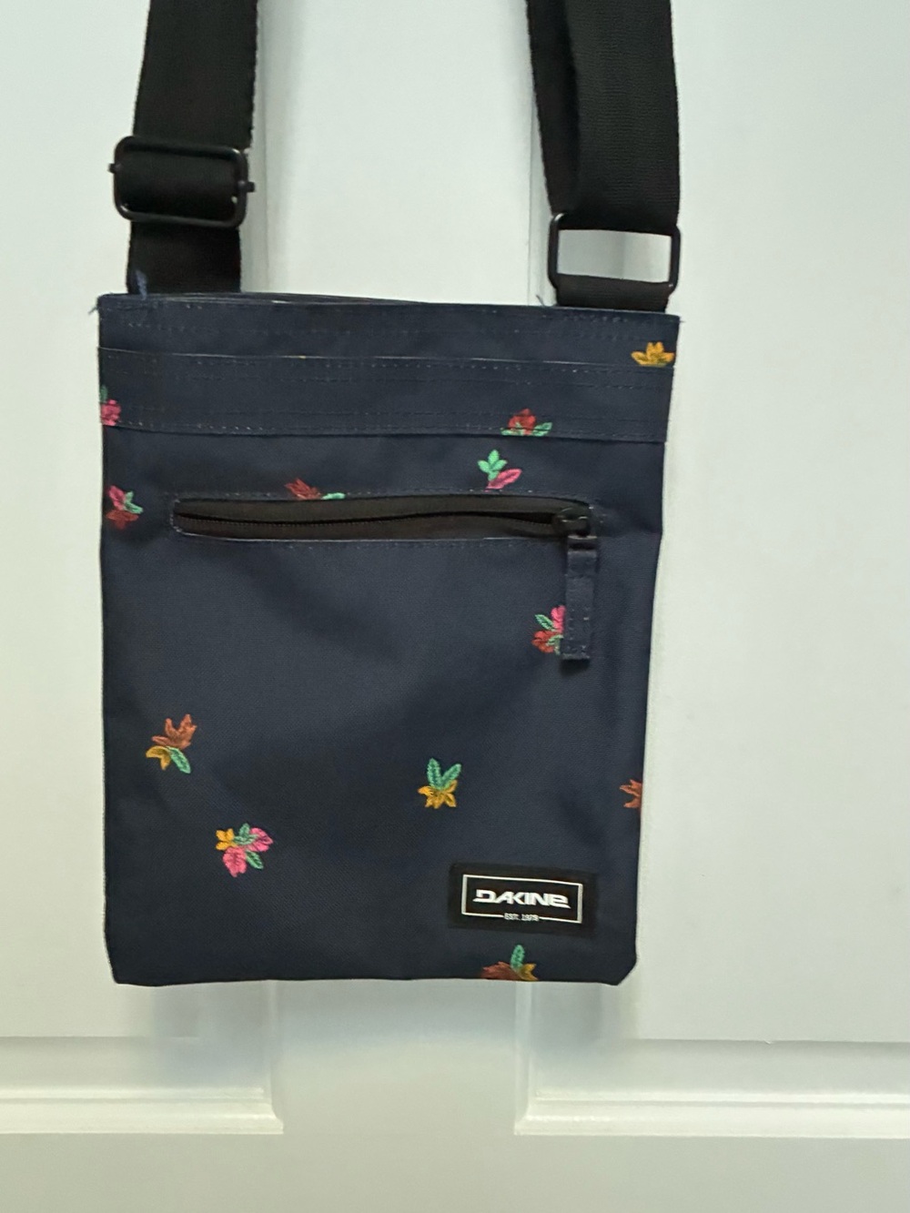 Dakine Navy Floral-Accent Crossbody Pouch